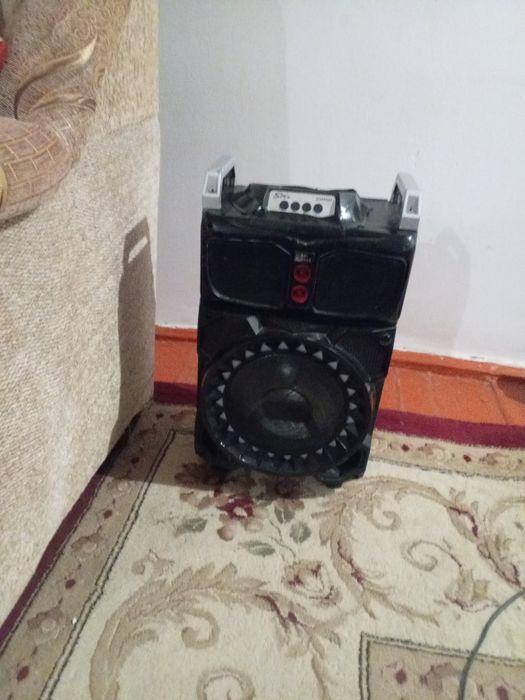 Продам калонку портативны на акумлятре рабочи звук харошы