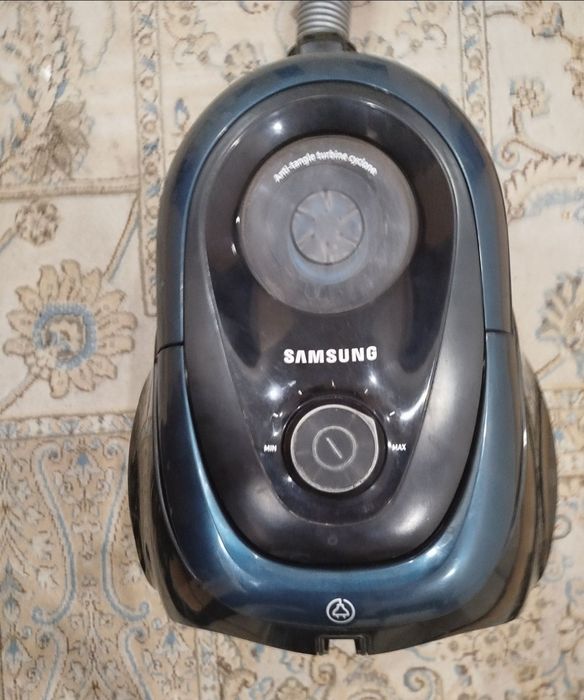 Пылесос Samsung пылесос 
в хорошем состоянии
тяга отличная доставка по