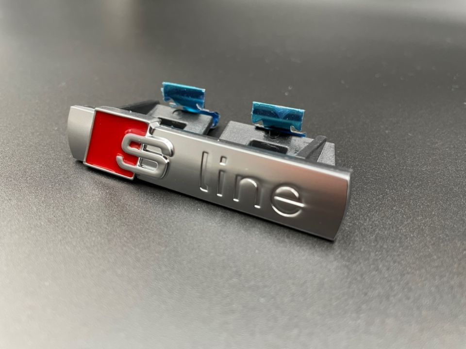 Emblema Audi S-Line Grila