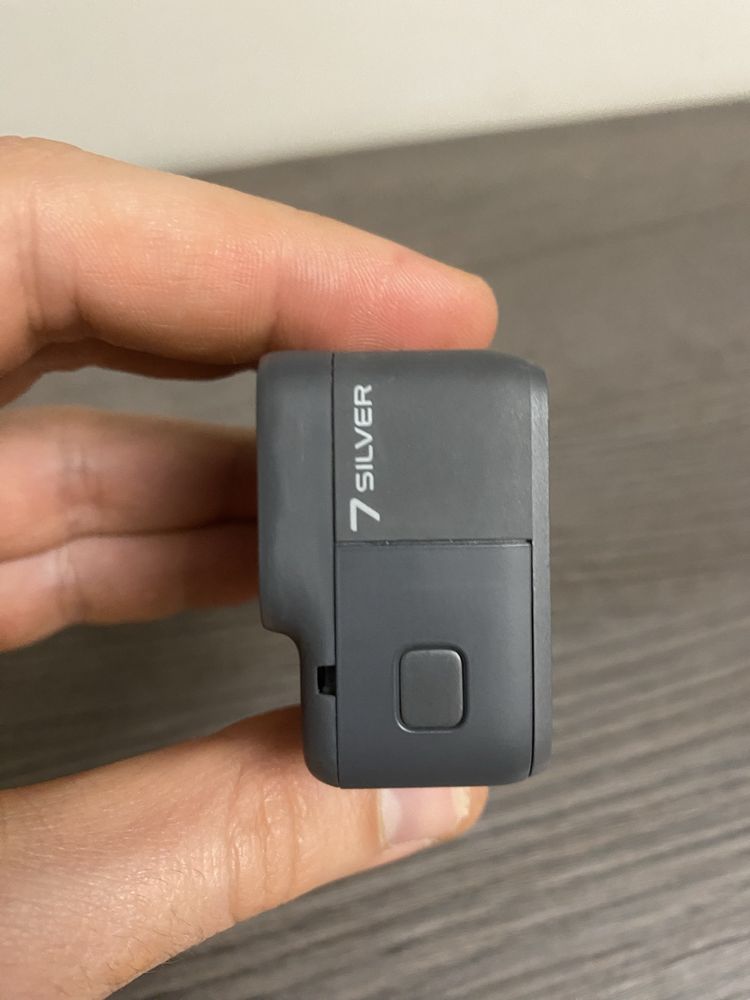 GoPro HERO 7 Silver + SD Card, калъф, статив и връзка за ръка