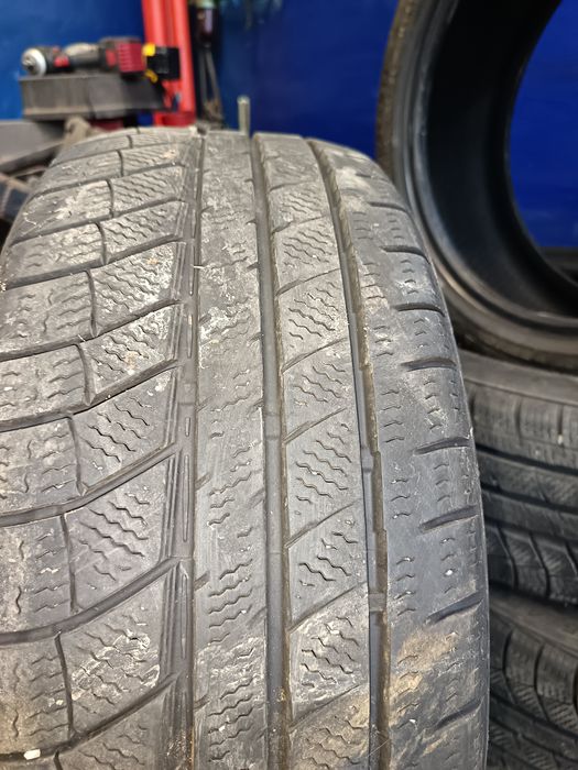 Гуми зимни 215/45 /17