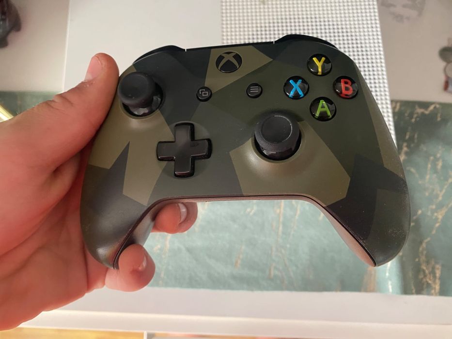 Vând Xbox ONE S 1 TB