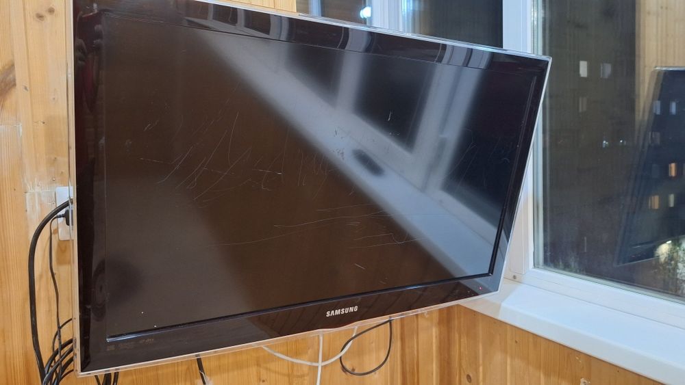 Продам недорого телевизор Самсунг диагональ 80см
