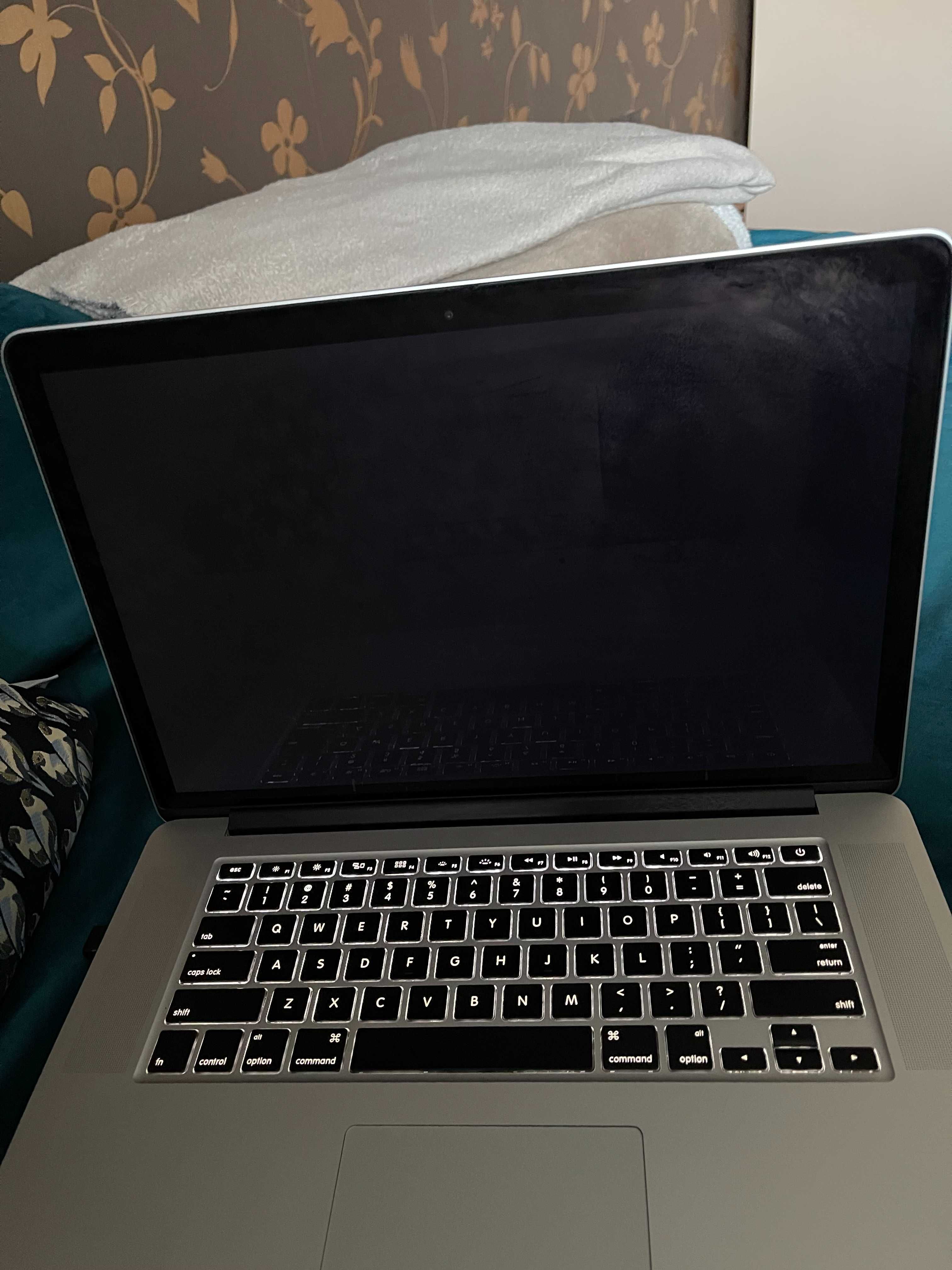 MacBook Pro 15” Retina – i7, 16GB RAM, 256GB SSD