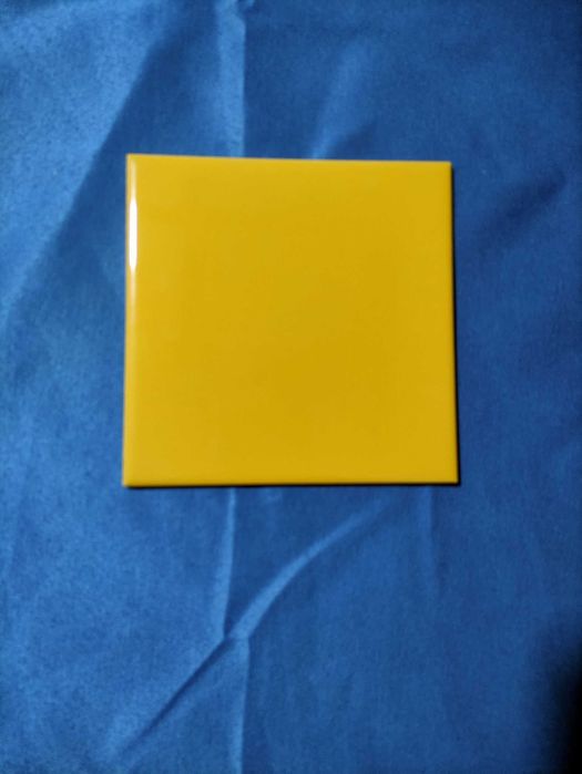 Плитка керамическая. Настенная. Жёлтая. Пр-во Чехия. 15х15см. Новая