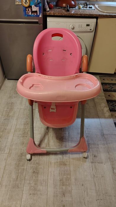 Scaun bebe culoare roz