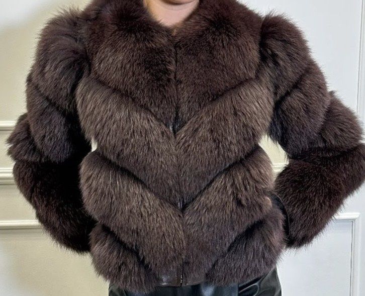 Haina blana culoare maro