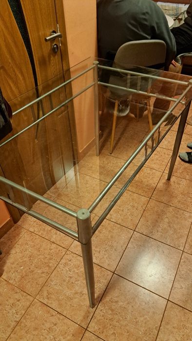 Masa metalica cu blat de sticla