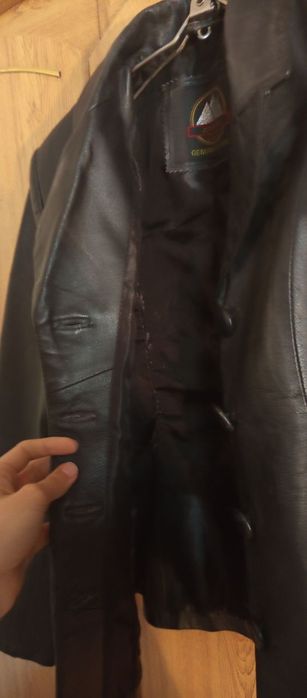 Продам женскую кожаную куртку