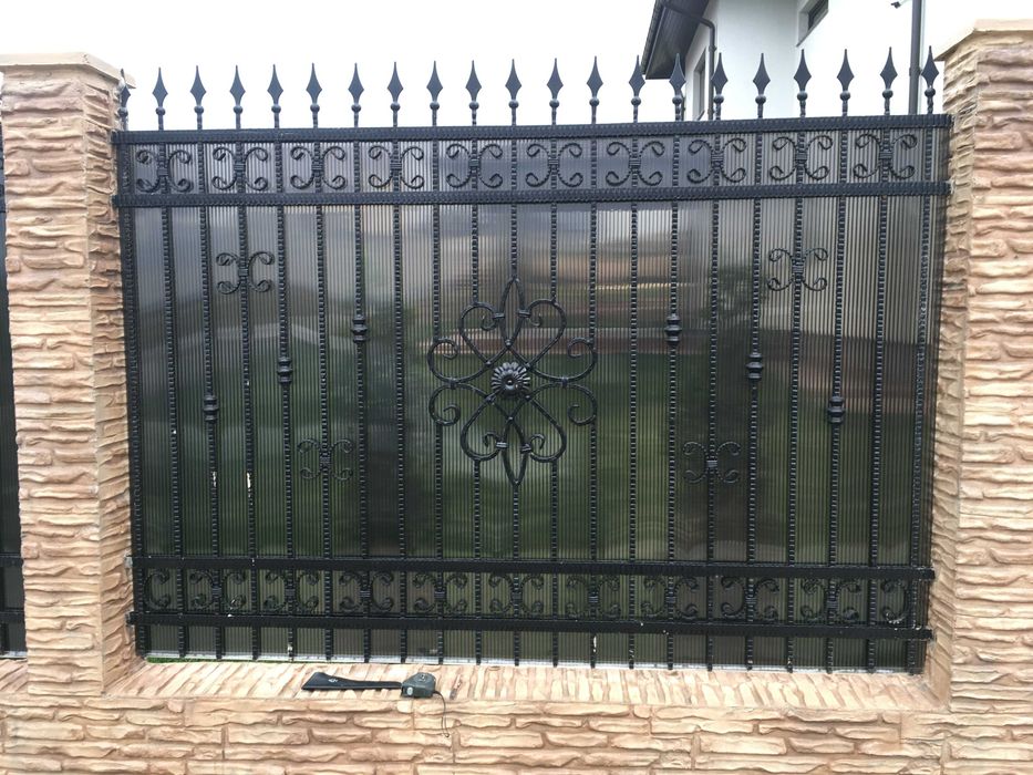 Garduri de diferite modele (sipca metalica, jaluzele, tabla plasa BCA)