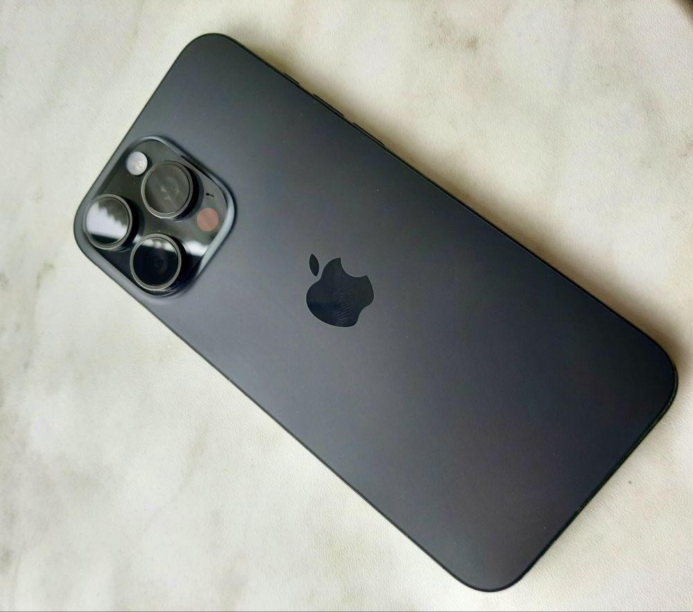 Продаю Iphone 15 Pro Max 256 GB