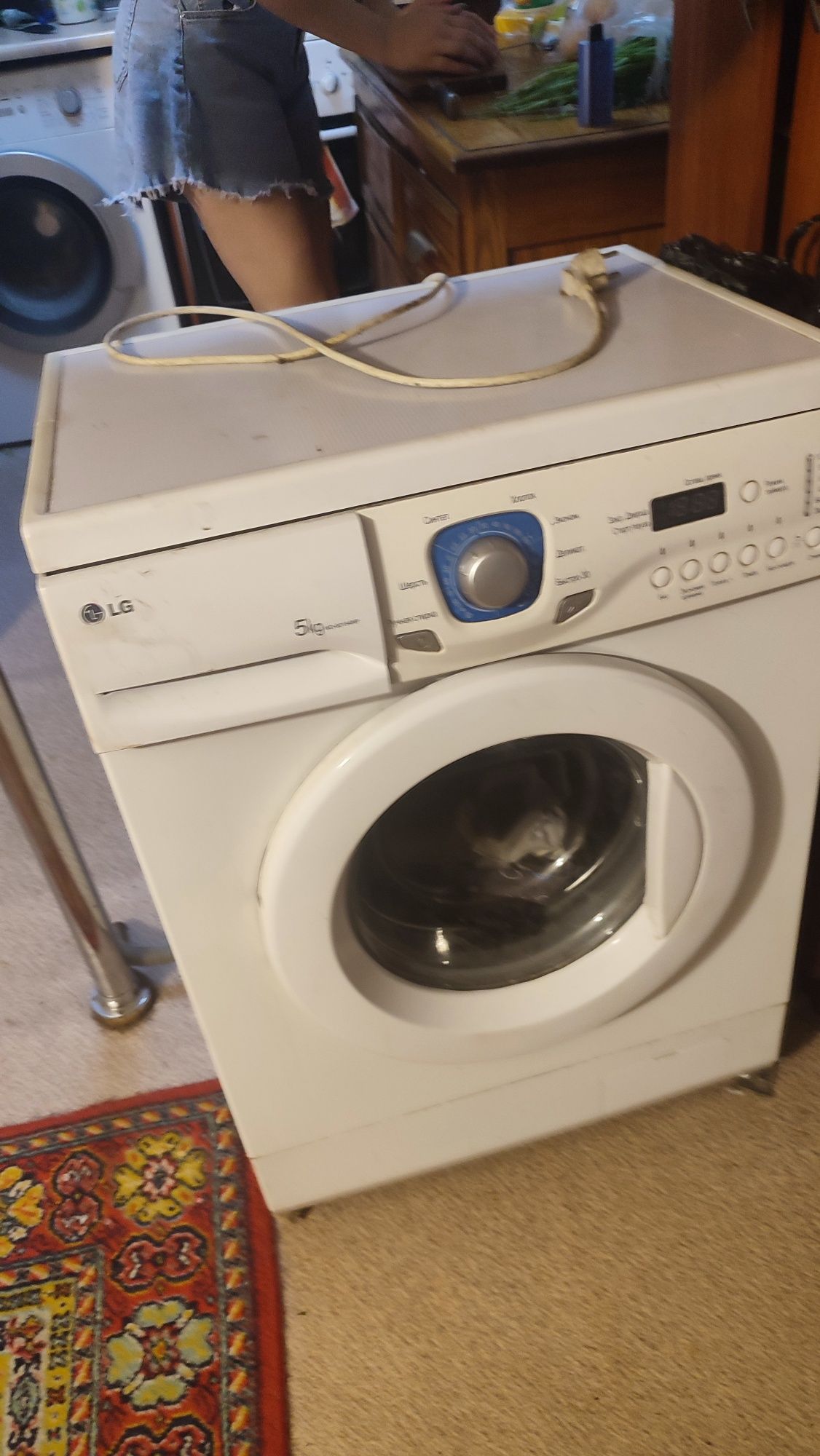 Продам машинку стиральную