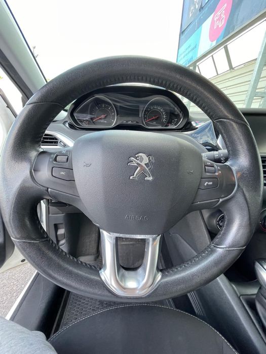 Peugeot 208, 1.4 diesel, 99500 km, 2015