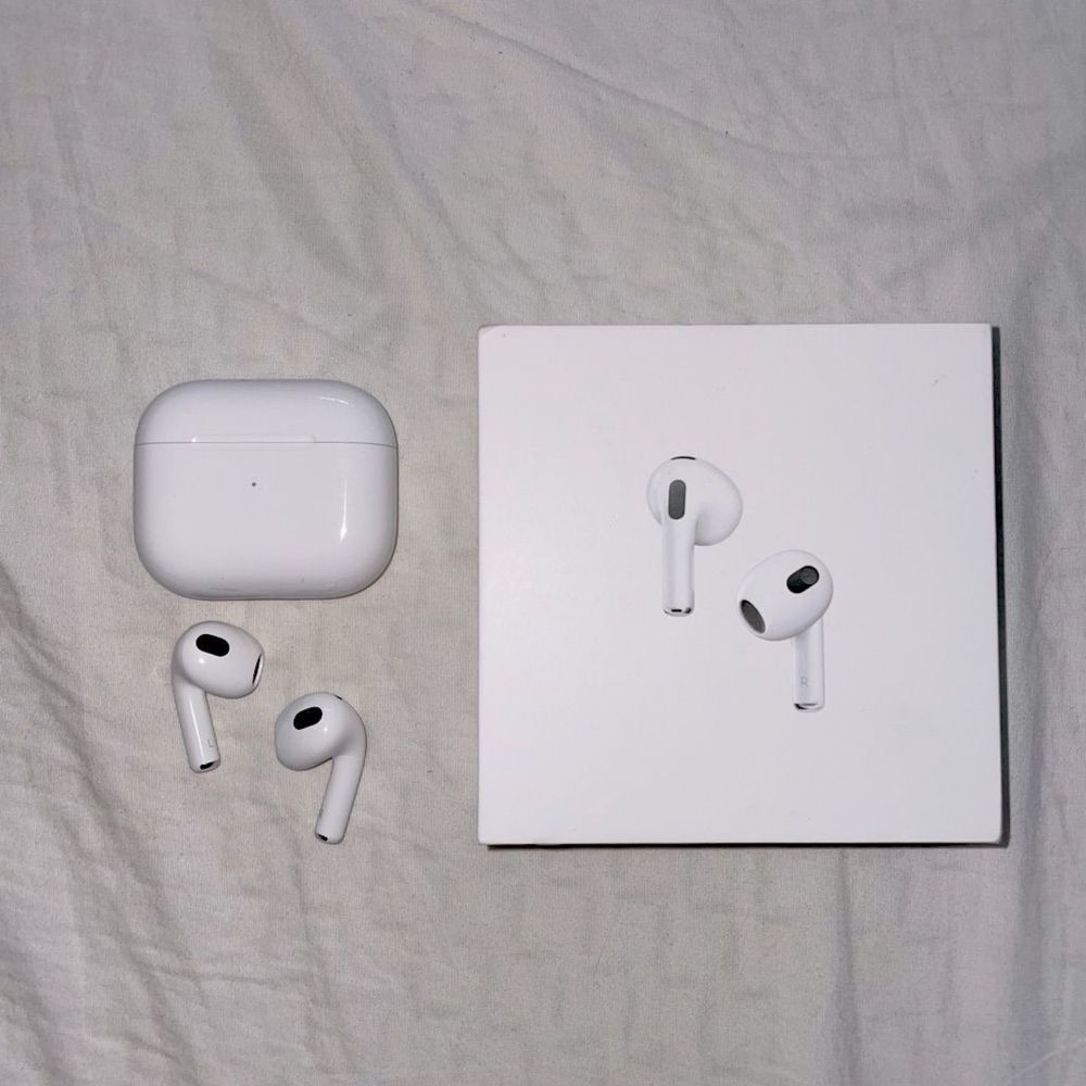 Безжични слушалки Airpods 3rd generation