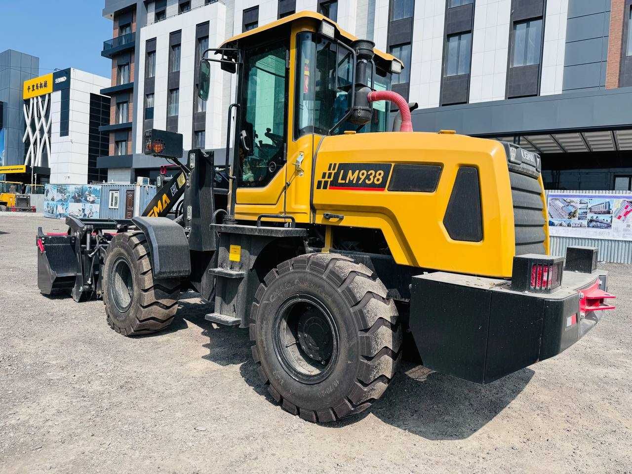 Фронтальный погрузчик Lugong LM938 с быстросъемом.