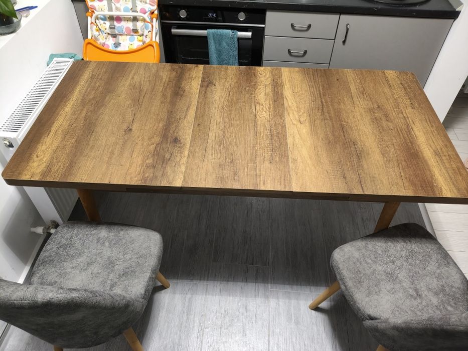 Masa extensibila 6-8 pers + 2 scaune