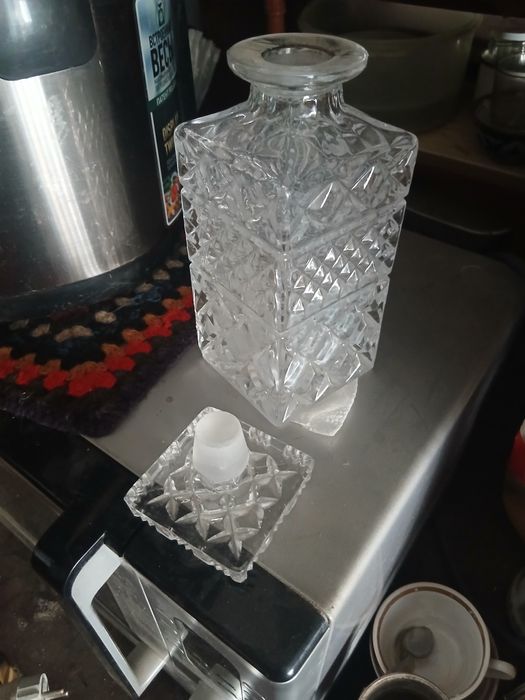 Хурустал бутулка.
