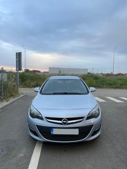 Opel Astra J Sedan, 1.4 Turbo, 140 CP ,benzină, 2017