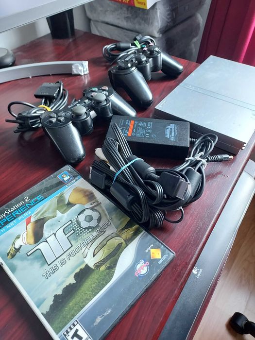 Ps2 slim,cu 2 manete + joc