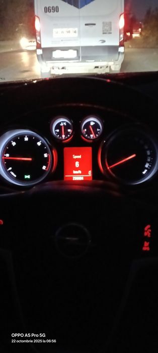 Vând/schimb Insignia