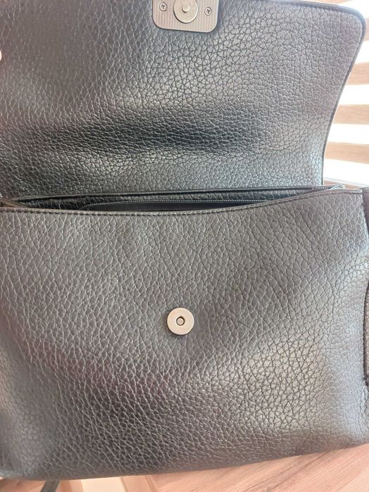 Черна спортно елегантна чанта