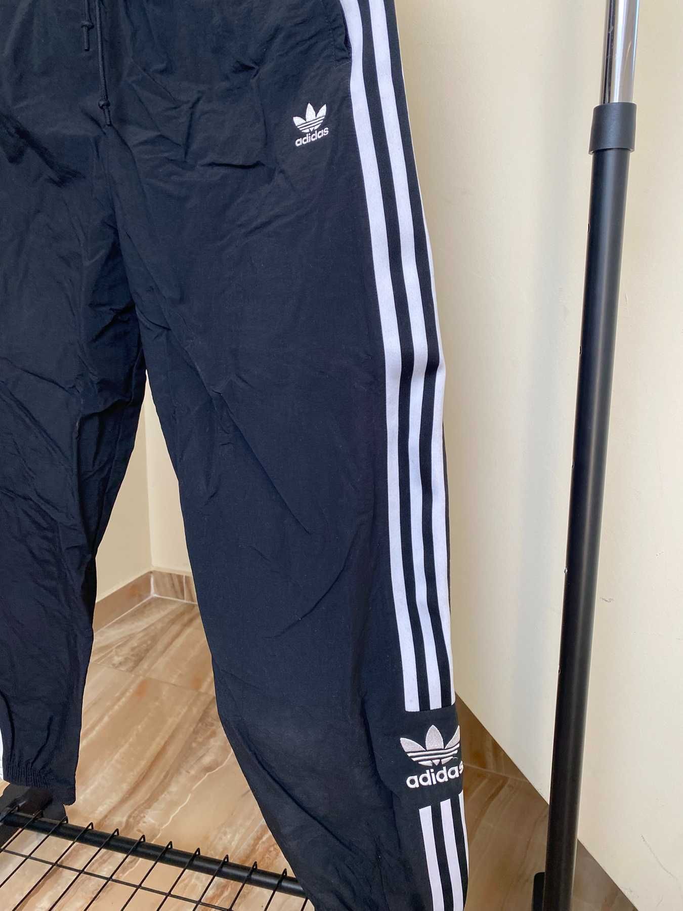 Спортен Екип Adidas Original L размер Без забележки/ Винтидж анцук