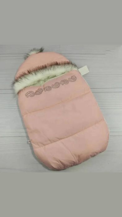 Продам новый комплект на выписку