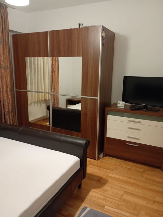 închiriez apartament strada Edgar Quinet 4-6