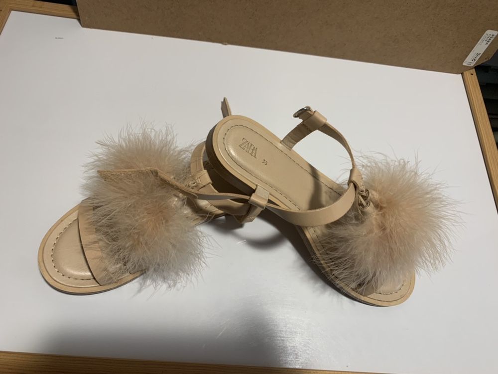Sandale marca Zara