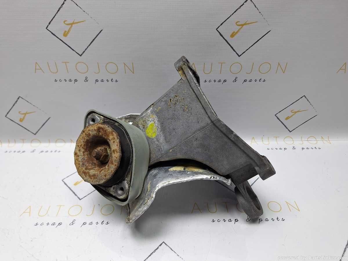 Suport motor Dreapta VOLKSWAGEN PASSAT (3B2) 1997 1.6 8D0399114S