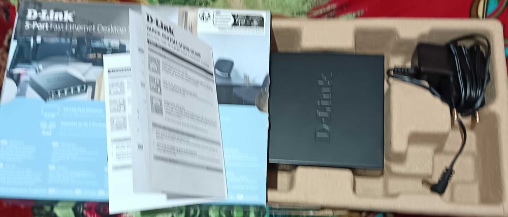 Vând Switch Nou abia dacă a fost scos din cutie.