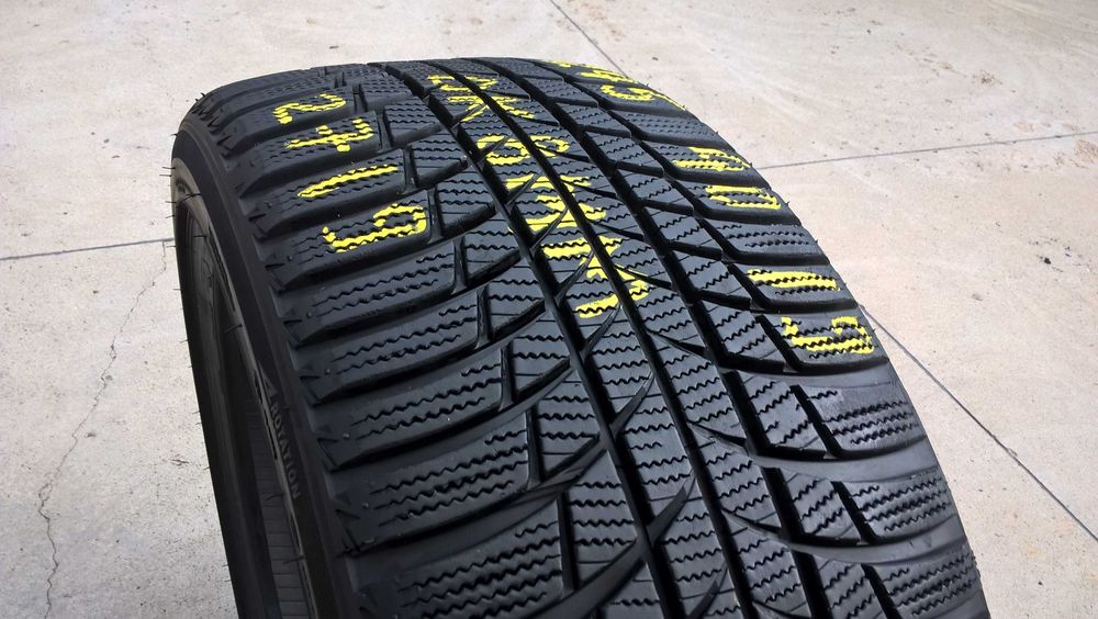 O anvelopa iarna 245 40 19 bridgestone blizzak Lm001 profil 8 mm