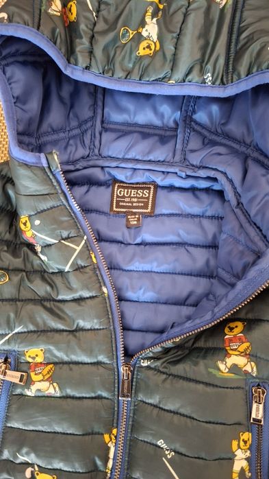 Яке на Guess за момченце за 1 годинка
Размер 12 месеца 
Без забележки