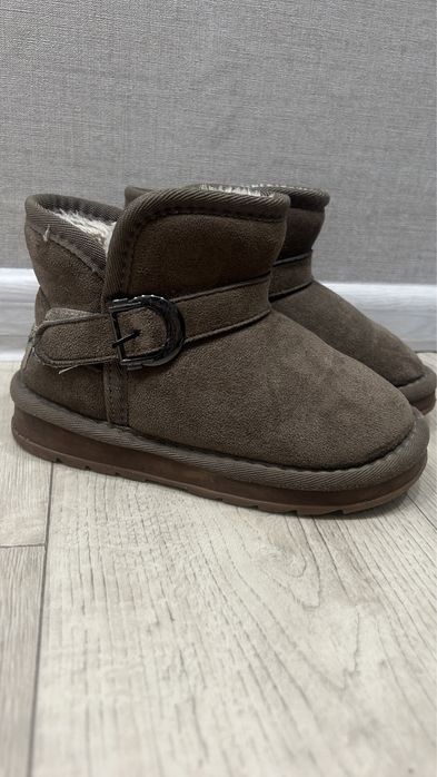 Продам уги зима на девочку