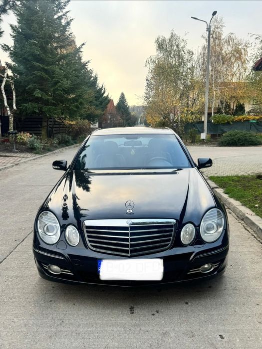 Mercedea E280 4matic e class
