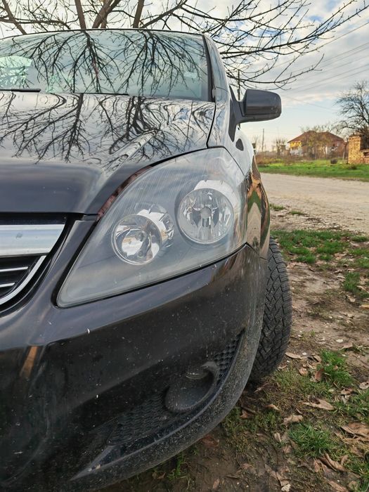 Преден фар ляв за Опел Зафира Б