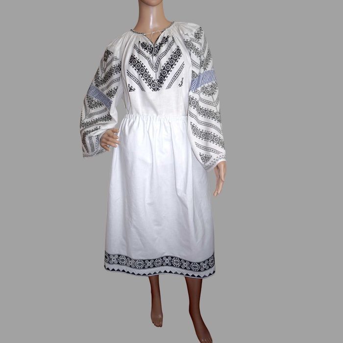 Costum popular vechi, cusut integral manual masura M