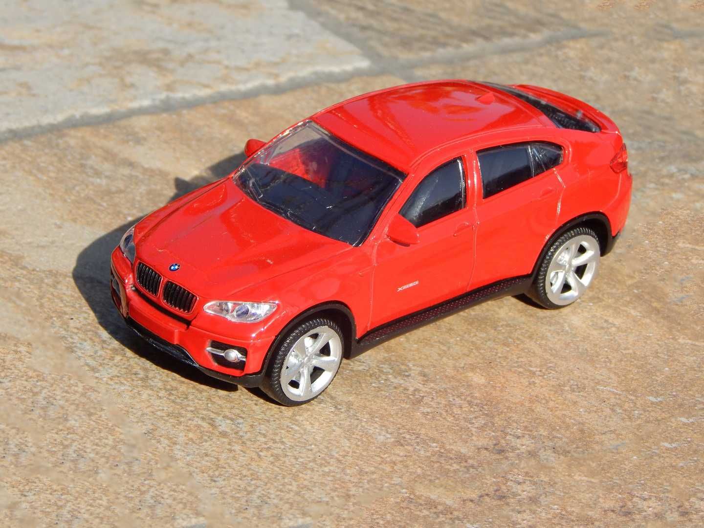 Macheta BMW X6 xDrive50i (2008-2014) sc 1:43