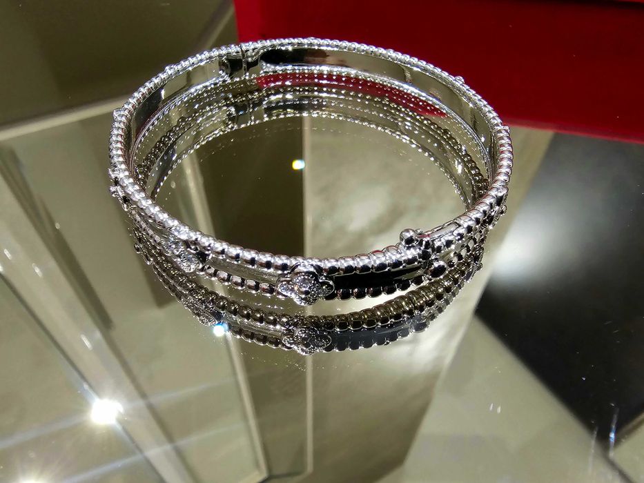 Van Cleef & Arpels VCA Silver Diamond Sweet Perlée Дамска Гривна