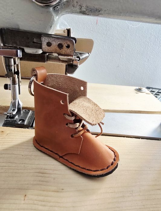 Ghetuta piele breloc cadou handmade