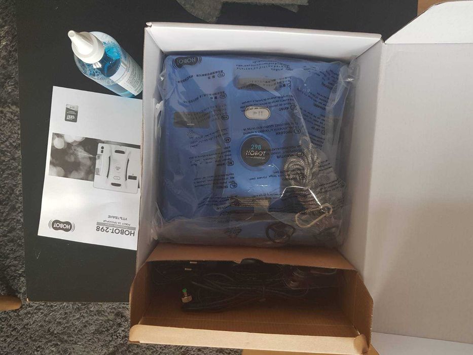 Hobot 298 робот за прозорци с вграден контейнер