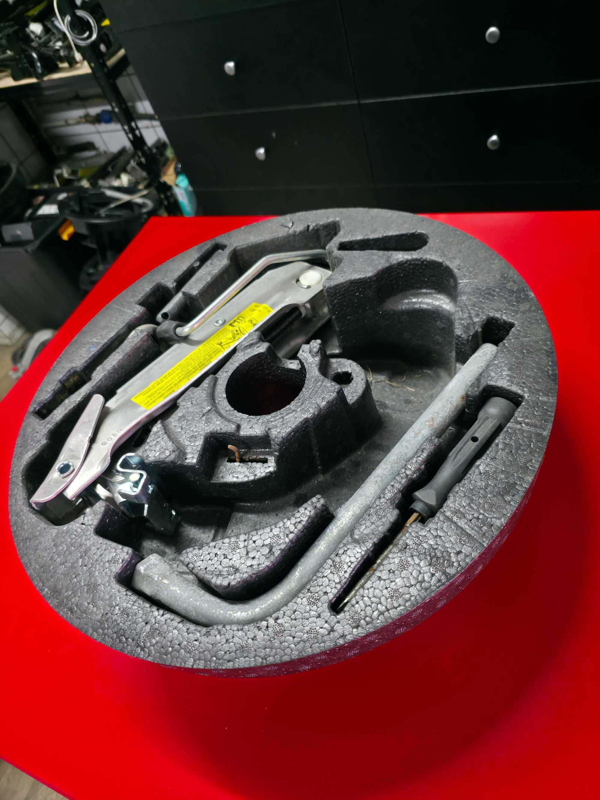 KIT Cric AUTO Complet 17'' OEM AUDI A3 A4 VW SKODA Pentru Roata R17