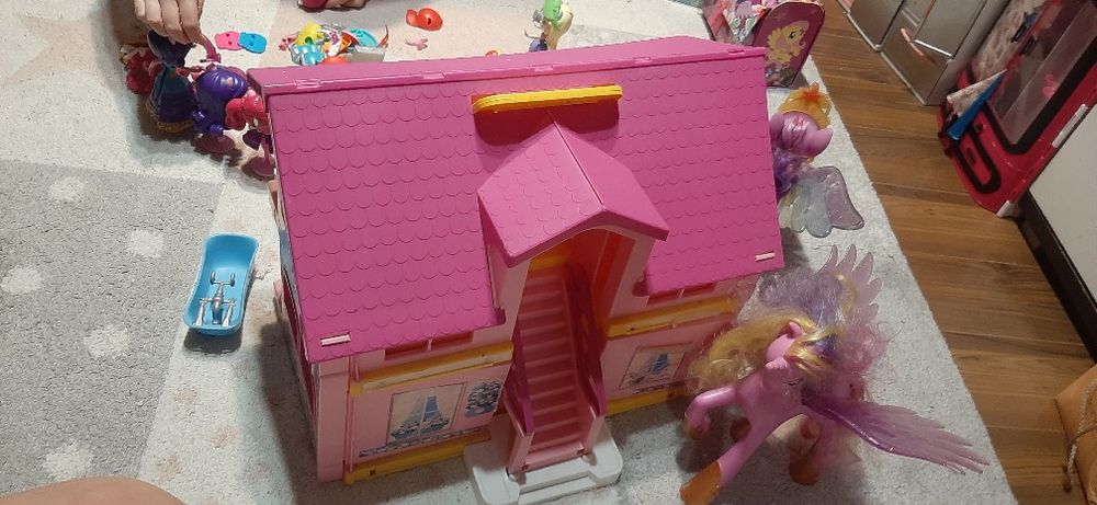 Căsuța jucărie păpuși