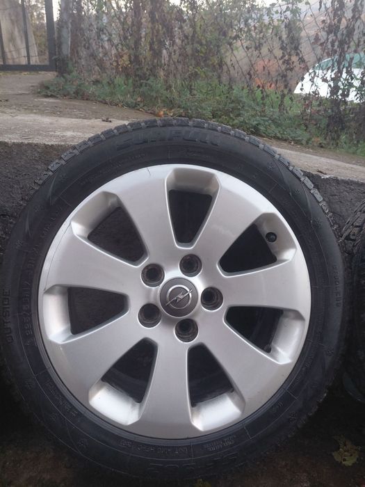 5х120 , 17 цола , зимни гуми на една зима