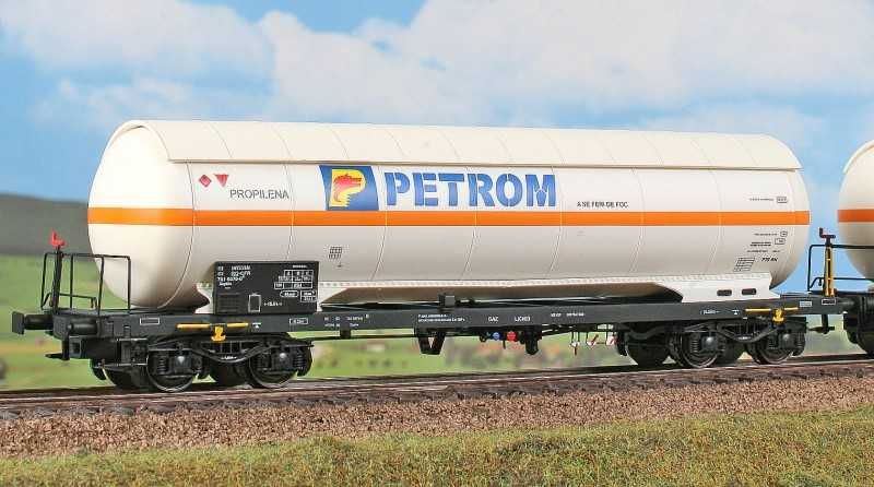 Set trei vagoane cisternă CFR PETROM Amintiri Feroviare 35002 Nou H0