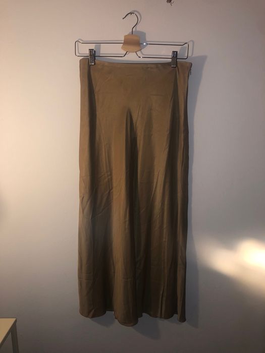 Fusta satinata &Other Stories