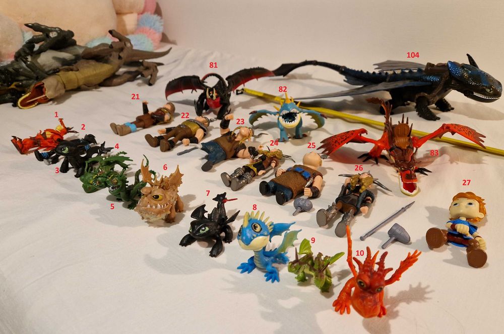Много редки фигурки на дракони  „How To Train Your Dragon“ и Динозаври