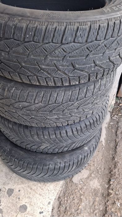 Anvelope iarna 215/65 R16