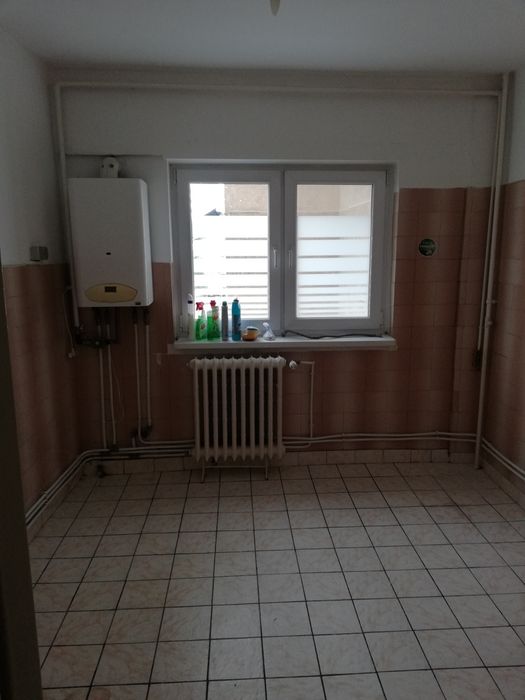 Apartament 3 camere,2 băi,etaj 2,zonă ultracentrala  Deva