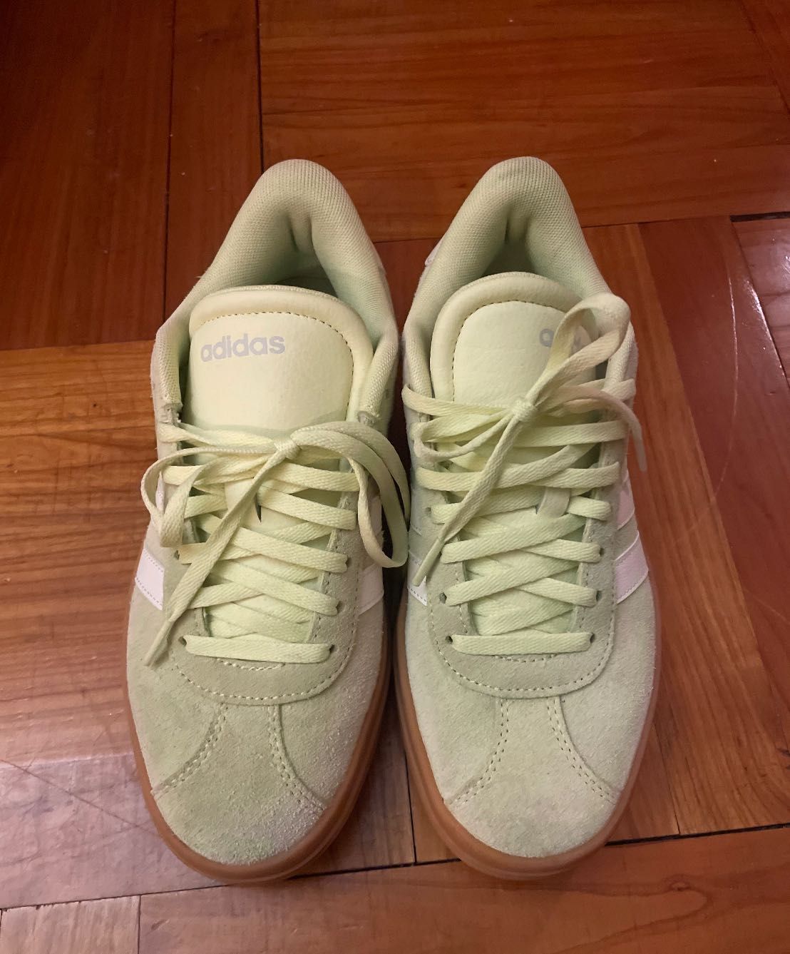 светло зелени Adidas обувки номер 38